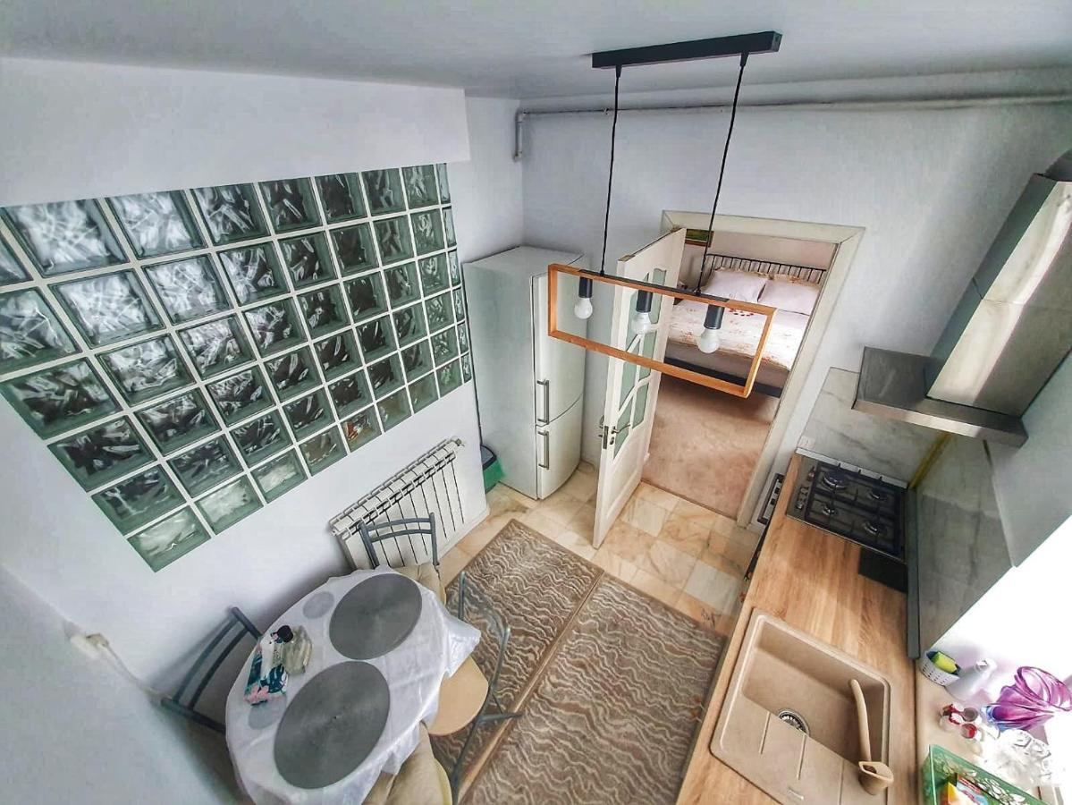 Garsoniera C&L Apartment Petroşani Екстериор снимка