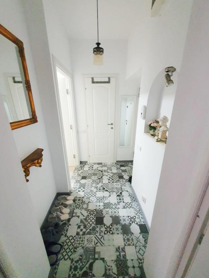 Garsoniera C&L Apartment Petroşani Екстериор снимка